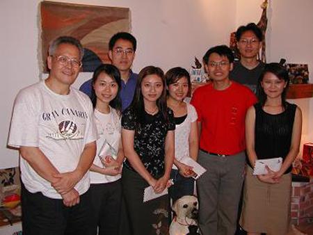 2003 (17).jpg - Jun 20, 2003  迎新送舊(老師家中聚餐) [Lab newcomer welcome party (Prof. Shiau's house)]-5